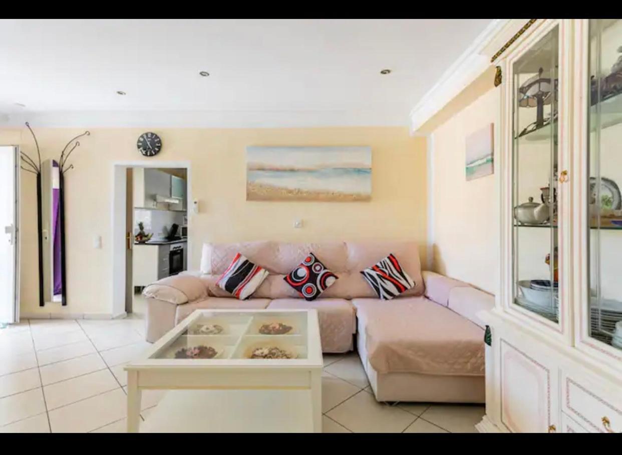 Villa Eva Asiana Guesthouse With Shared Pool เบนิสซา ภายนอก รูปภาพ